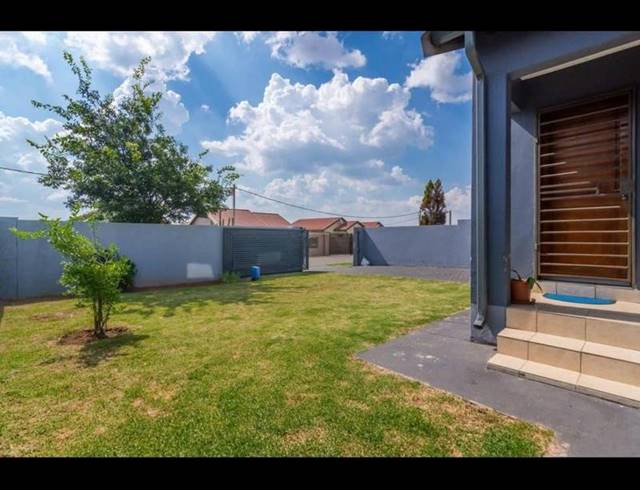 3 BEDROOM PROPERTY TO RENT IN FLEURHOF